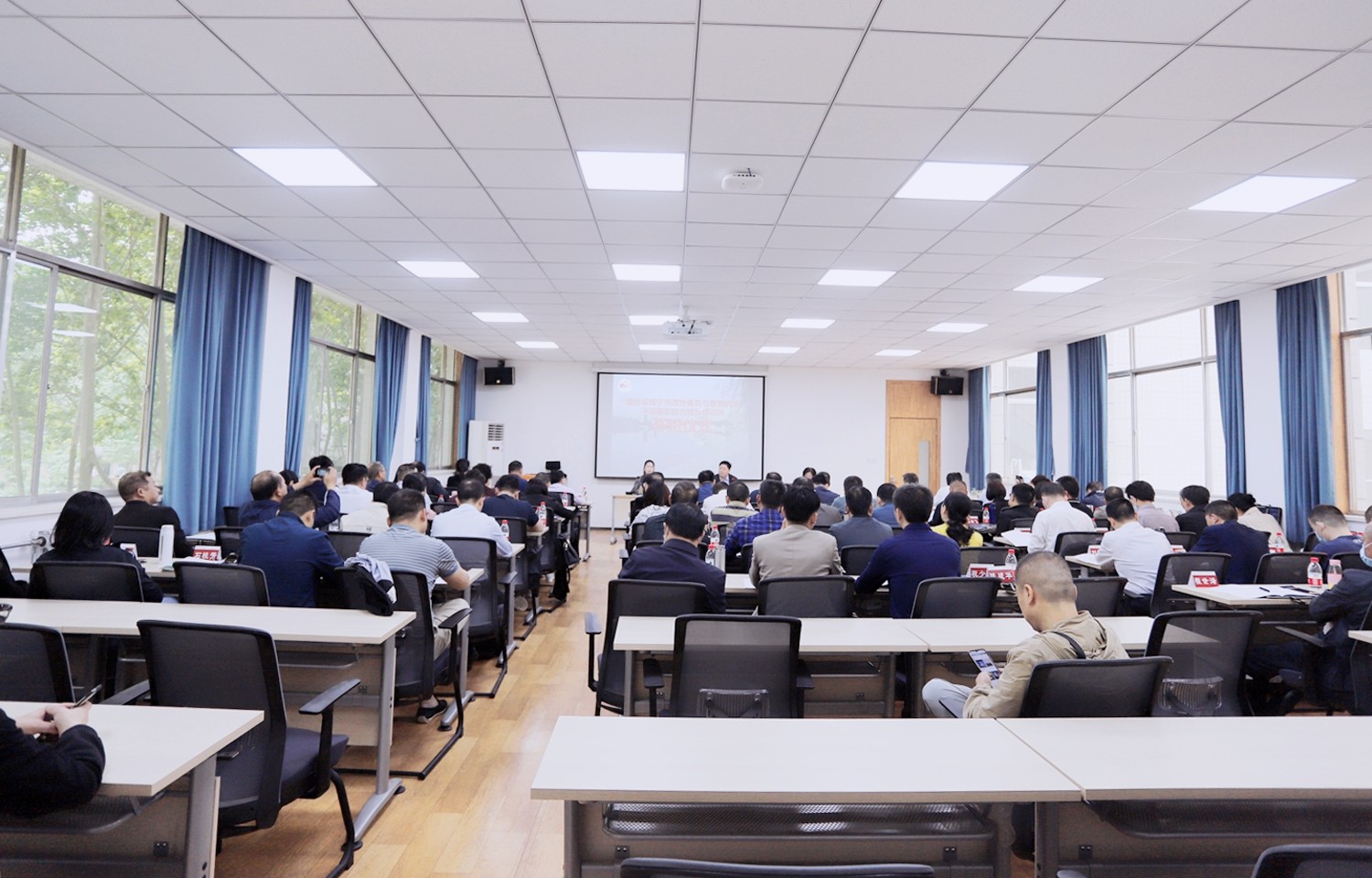 湖北省咸宁市政协委员与政协机关干部履职能力提升培训班开班